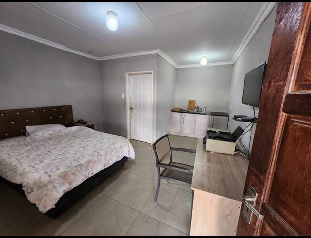 1 BEDROOM PROPERTY TO RENT IN DIEPKLOOF ZONE 4